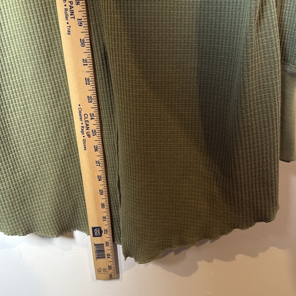 Free People Green Waffle Knit Thermal Long Sleeve Shirt Women's Size S Slit Back - Picture 7 of 8